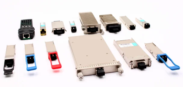 (EN) Electro Optical Transceivers for optical communications.

(ES) Transceivers electro ópticos para comunicaciones ópticas